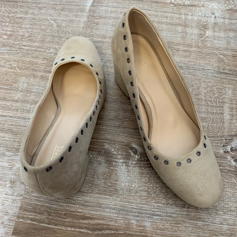 Women’s Pumps/Shoes / Taupe / Size 9